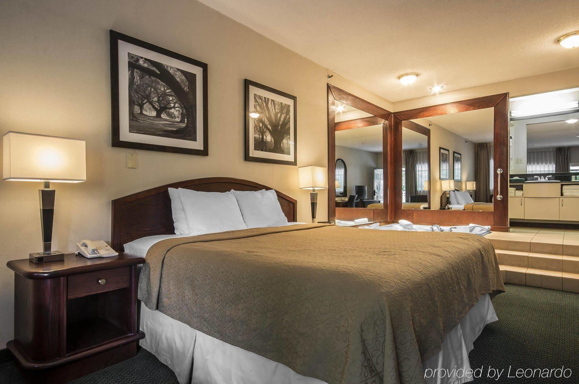 Art Infiniti Hotel Pitt Meadows Exterior foto