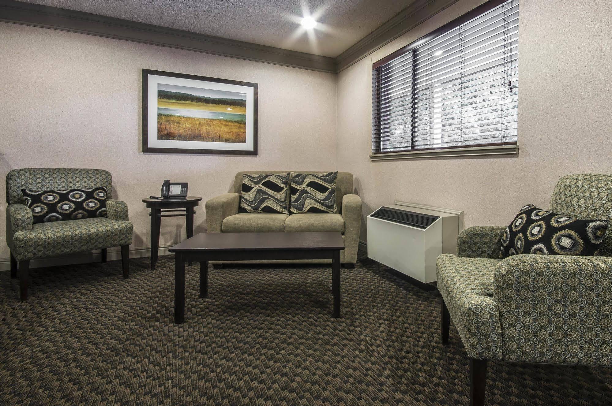 Art Infiniti Hotel Pitt Meadows Exterior foto