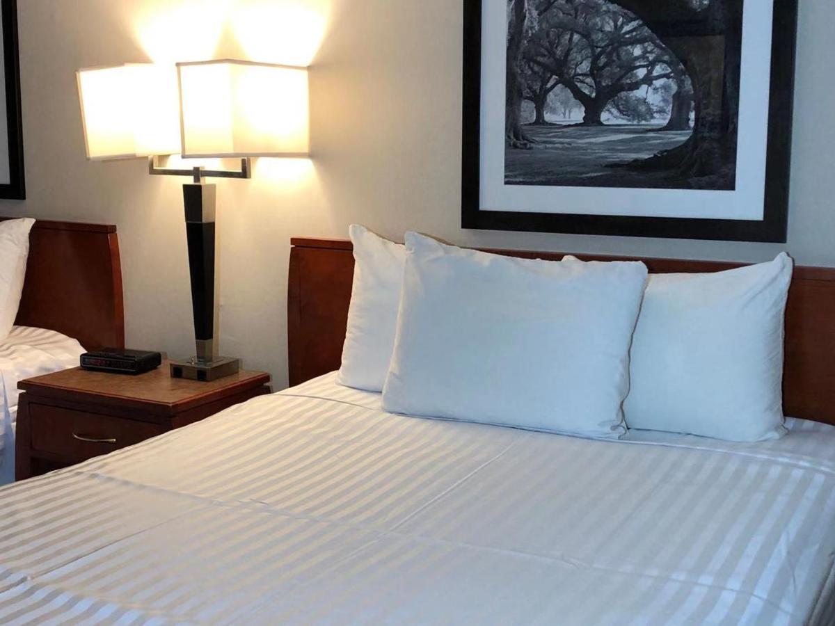 Art Infiniti Hotel Pitt Meadows Exterior foto